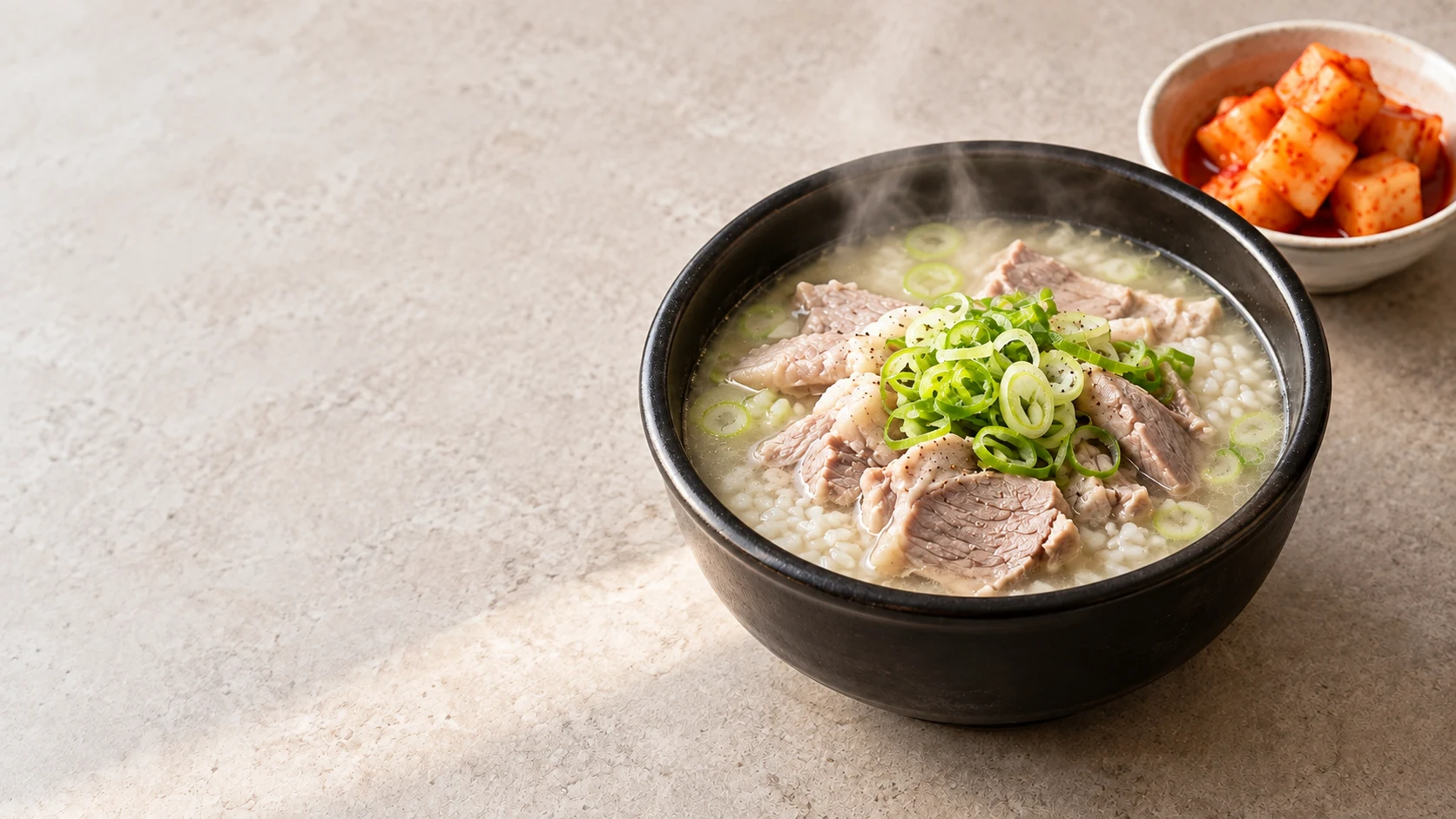 국밥과 김치의 구성 예시