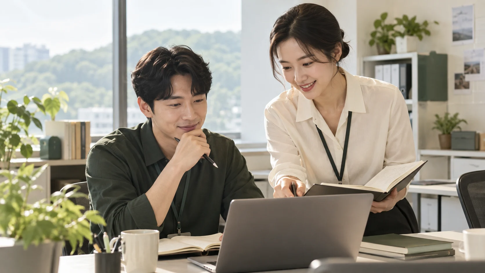 주문과 운영 일정을 함께 확인하는 모습